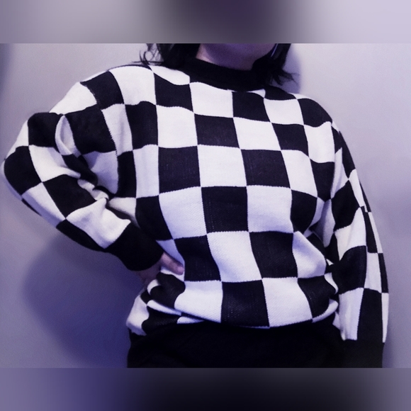 Oversized Checkered Sweater - Picture 2 of 2
